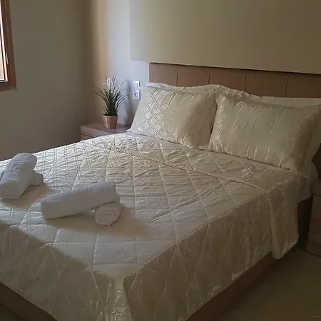 Chrissomallis Apartamento *